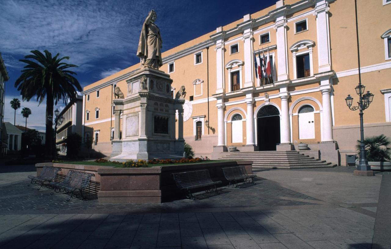 Hotel Dimora Del Chiostro Oristano Exterior foto